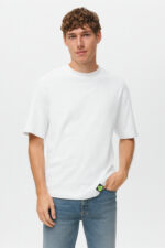 RahRaha Urban Chill White T-Shirt for Men – Front view minimalist design with green woven logo tag