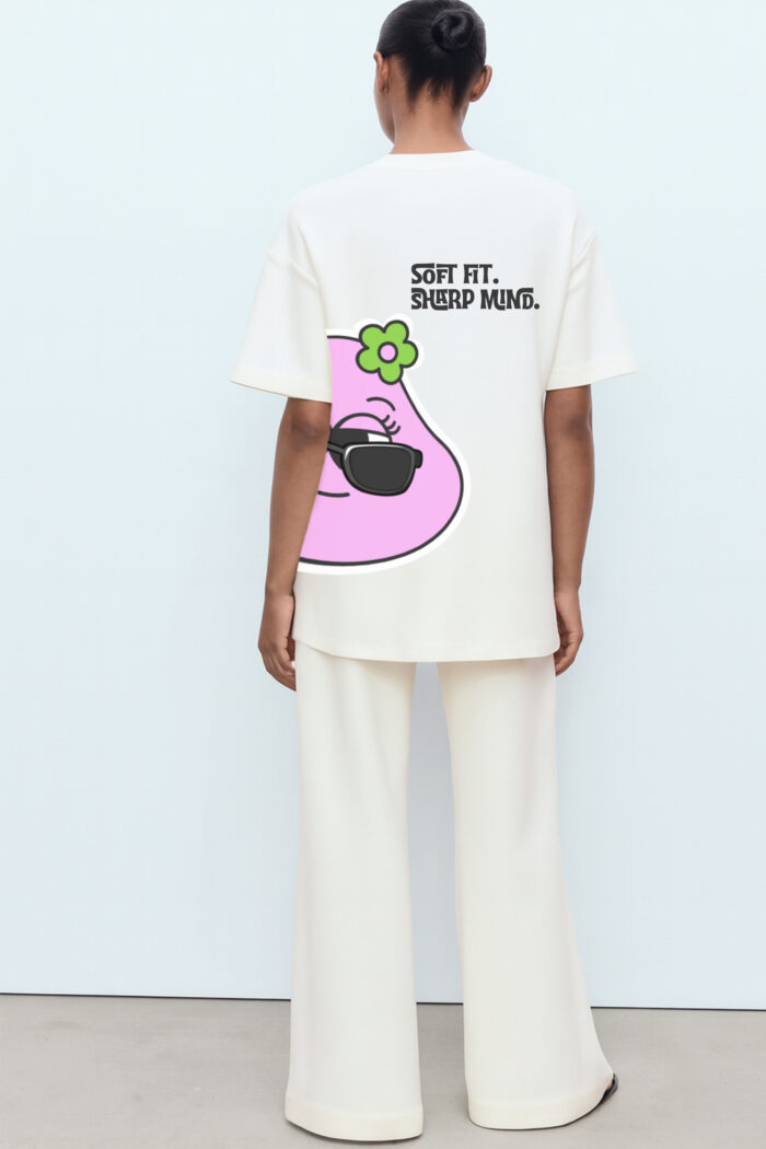 RahRaha Urban Chill Women’s White Oversized T-Shirt – Back with “Soft Fit. Sharp Mind.” slogan and pink chill character